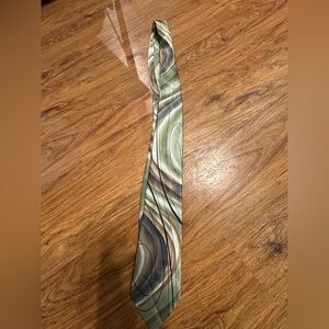 Jerry Garcia men’s tie Vid Game collection 52. Good pre-owned condition.